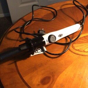 Kiss Instawave curling iron